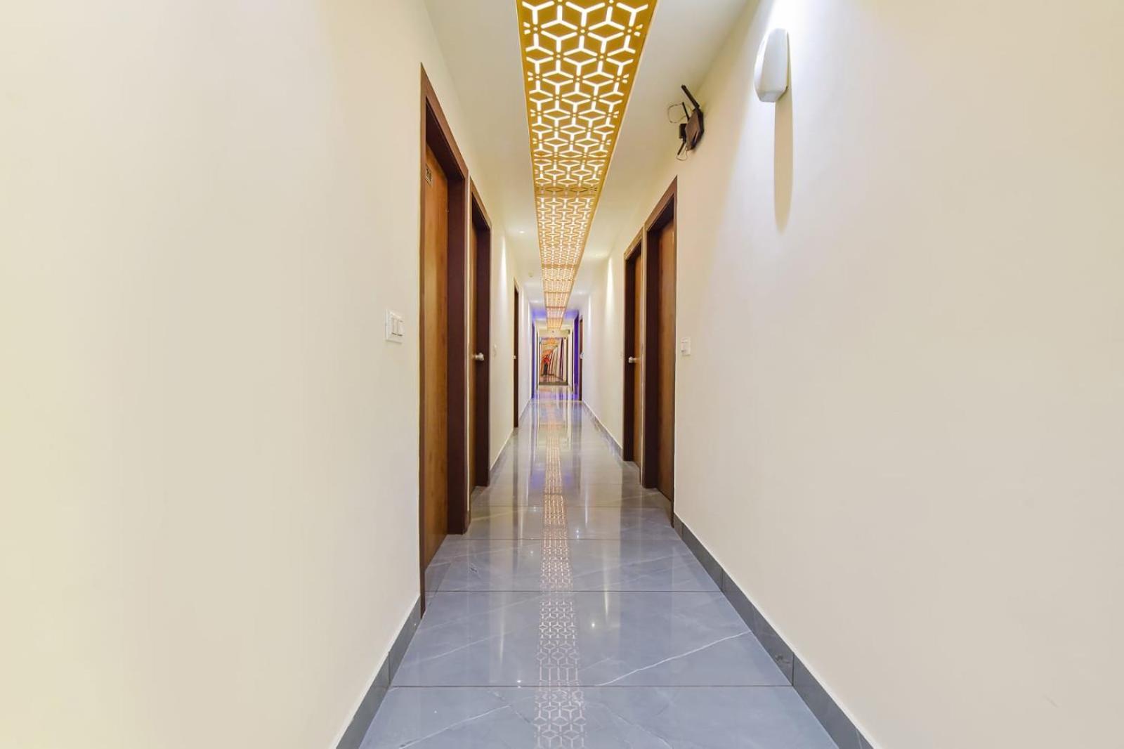 Hotel Avadh Palace, Subhash Bridge, Rto Circle, Ахмедабад Екстер'єр фото