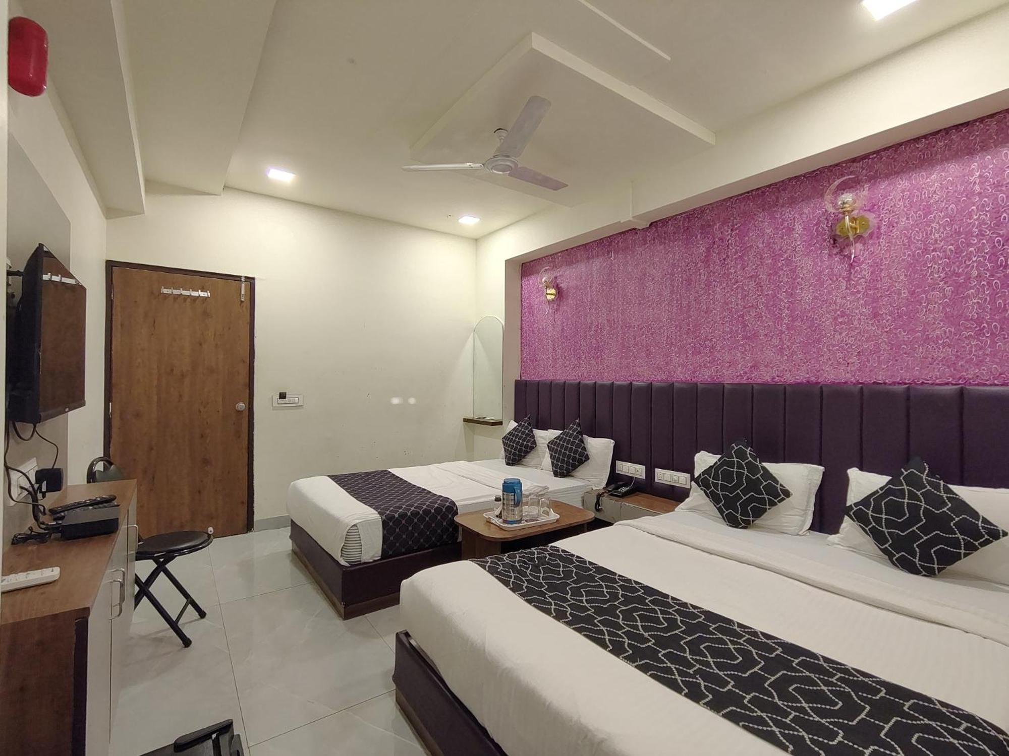 Hotel Avadh Palace, Subhash Bridge, Rto Circle, Ахмедабад Екстер'єр фото