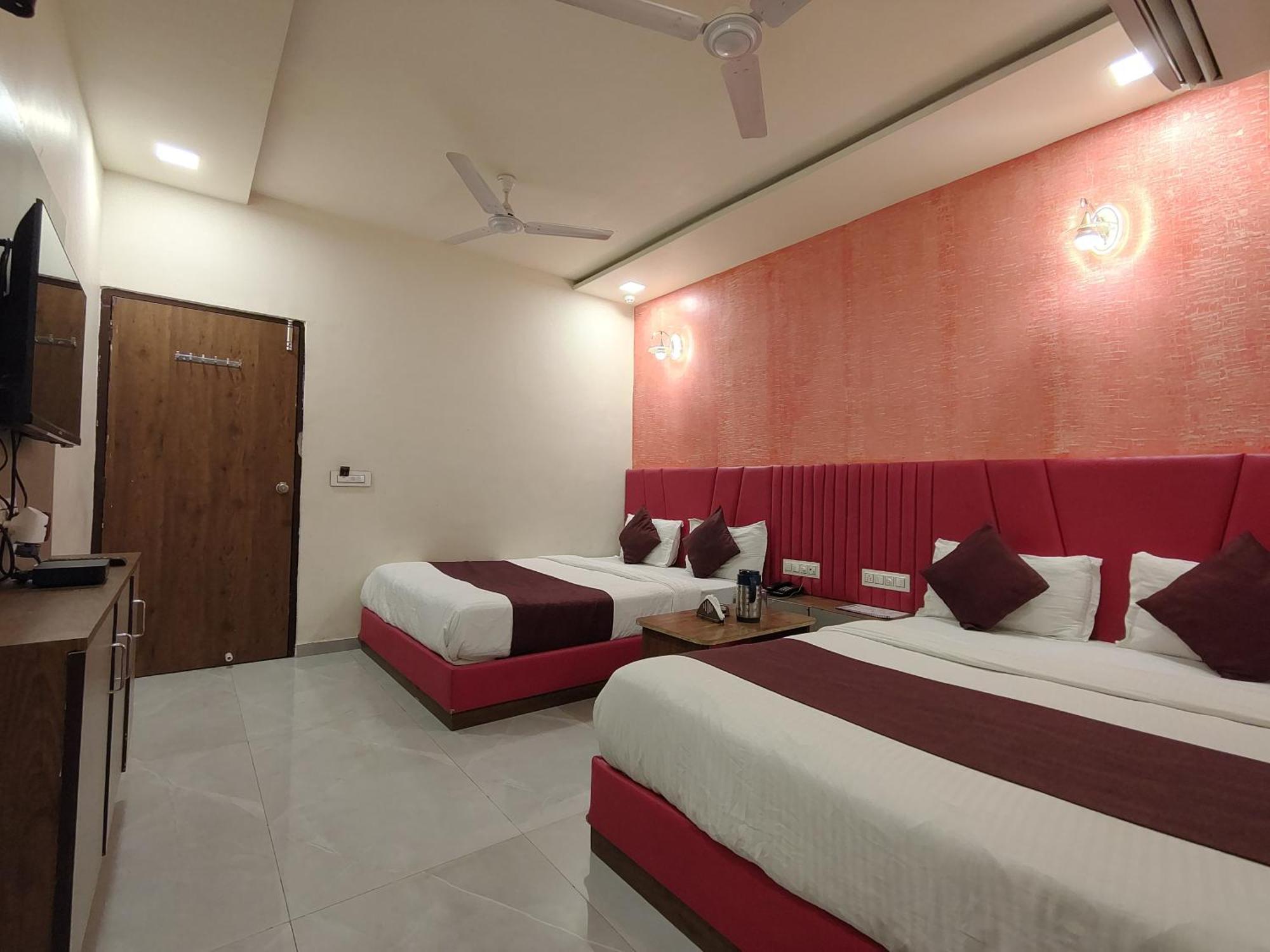 Hotel Avadh Palace, Subhash Bridge, Rto Circle, Ахмедабад Екстер'єр фото